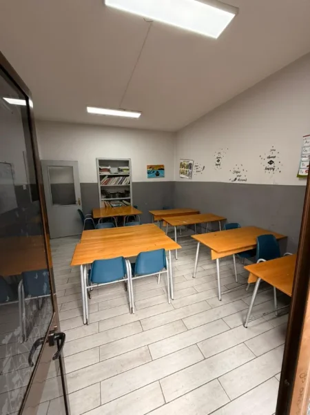 Tirane, jepet me qera ambjent biznesi Kati 3, 100 m² 850 € (Sami Frasheri)