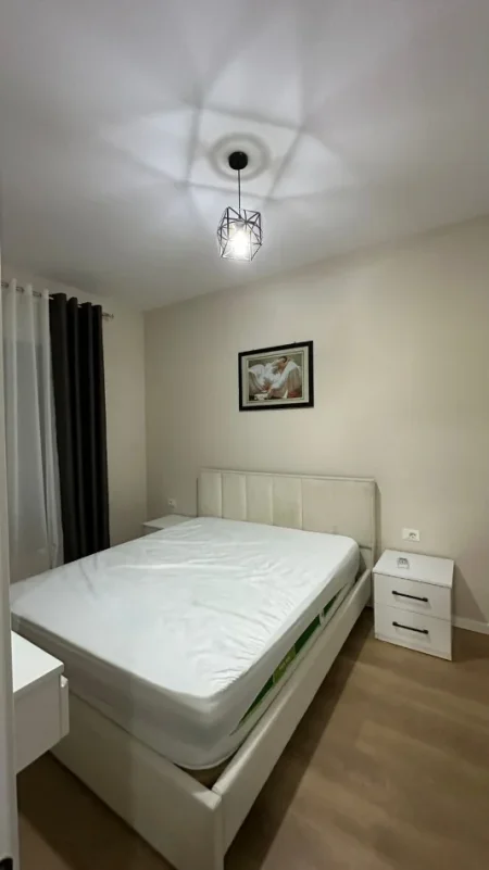 Tirane, jepet me qera apartament 1+1+post parkimi Kati 3, 70 m² 550 € (5 Maji)