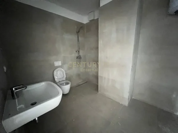 Tirane, jepet me qera zyre Kati 1, 119 m² 1.200 € (Prane Air Albania)