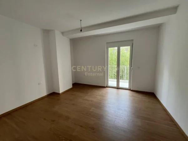 Tirane, jepet me qera zyre Kati 1, 119 m² 1.200 € (Prane Air Albania)