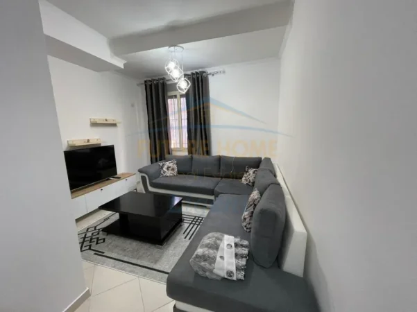 Tirane, jepet me qera apartament 1+1+Ballkon , 68 m² 500 € (Liqeni i thate)