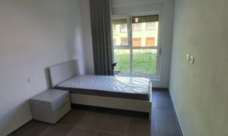 Tirane, jepet me qera apartament 2+1 Kati 1, 82 m² 500 € (ALI DEMI)