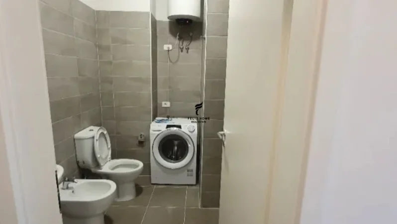 Tirane, jepet me qera apartament 2+1 Kati 1, 82 m² 500 € (ALI DEMI)