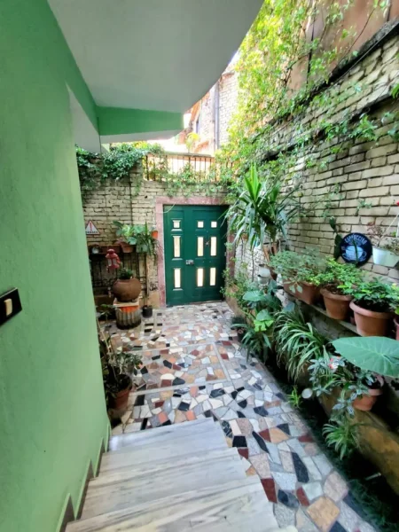 Tirane, jepet me qera apartament 2+1 Kati 2, 100 m² 600 € (Rruga E Durresit)