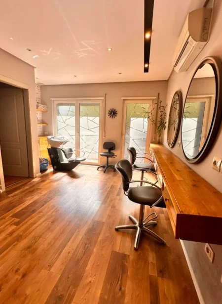 Tirane, jepet me qera dyqan Kati 1, 100 m² 1.500 € (DON BOSKO)