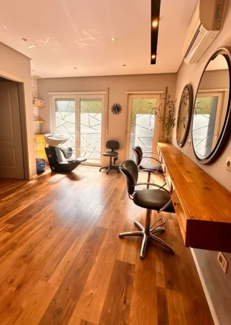 Tirane, jepet me qera dyqan Kati 1, 100 m² 1.500 € (DON BOSKO)