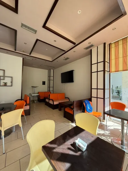 Tirane, jepet me qera zyre Kati 0, 60 m² 450 € (rruga don bosko)