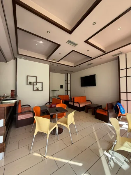 Tirane, jepet me qera bar-kafe Kati 0, 60 m² 450 € (rruga don bosko)