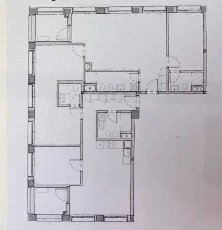 Tirane, shitet apartament 4+1 Kati 0, 200 m² 395.000 € (rruga ali demi)