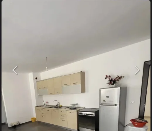 Tirane, jepet me qera apartament 2+1 Kati 1, 70 m² 300 € (Shkoze)