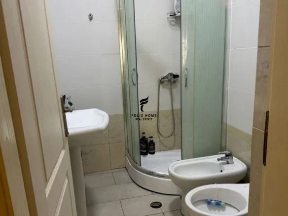 Tirane, jepet me qera apartament 2+1 Kati 5, 96 m² 550 € (LIQENI I THATE)