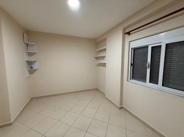 Tirane, jepet me qera apartament 2+1 Kati 4, 85 m² 500 € (Riza Cerova)