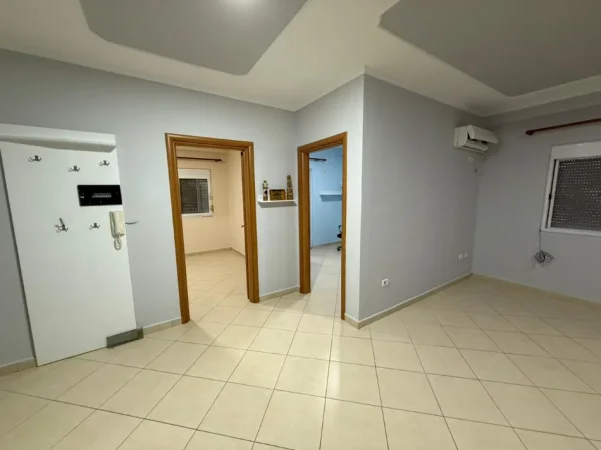 Tirane, jepet me qera apartament 2+1 Kati 4, 85 m² 500 € (Riza Cerova)
