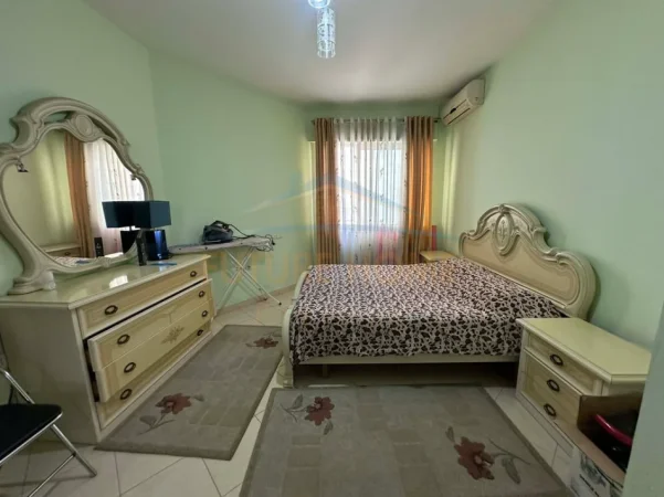 Tirane, jepet me qera apartament 1+1+Ballkon Kati 3, 70 m² 380 € (spar 2)