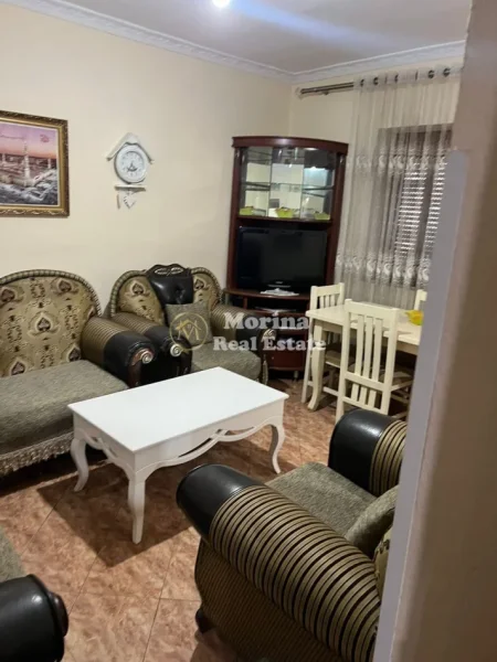 Tirane, jepet me qera apartament 3+1 Kati 2, 95 m² 500 € (Komisariati Nr 4)