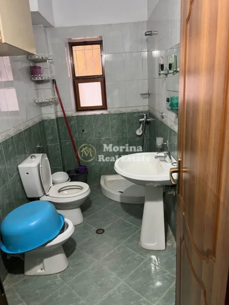 Tirane, jepet me qera apartament 3+1 Kati 2, 95 m² 500 € (Komisariati Nr 4)