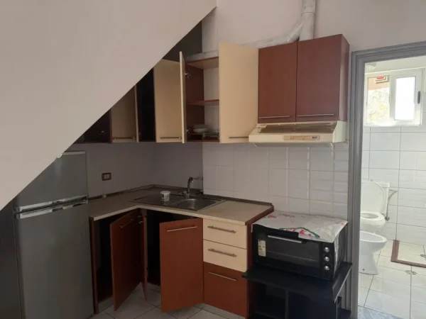 Tirane, jepet me qera apartament 1+1 Kati 1, 55 m² 280 € (Siri Kodra)