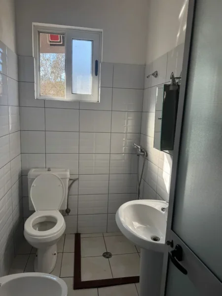 Tirane, jepet me qera apartament 1+1 Kati 1, 55 m² 280 € (Siri Kodra)
