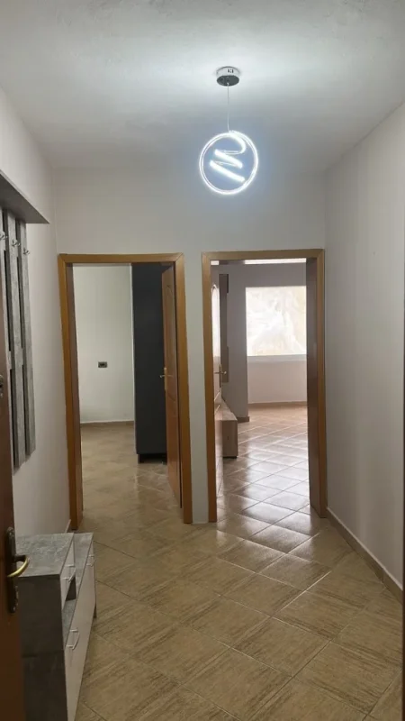 Tirane, jepet me qera apartament 1+1 Kati 4, 55 m² 350 € (Rruga E Dibres)