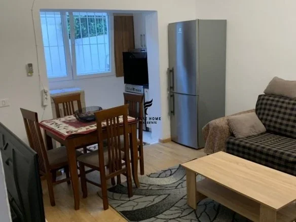 Tirane, jepet me qera apartament 1+1 Kati 0, 50 m² 550 € (PAZARI I RI)