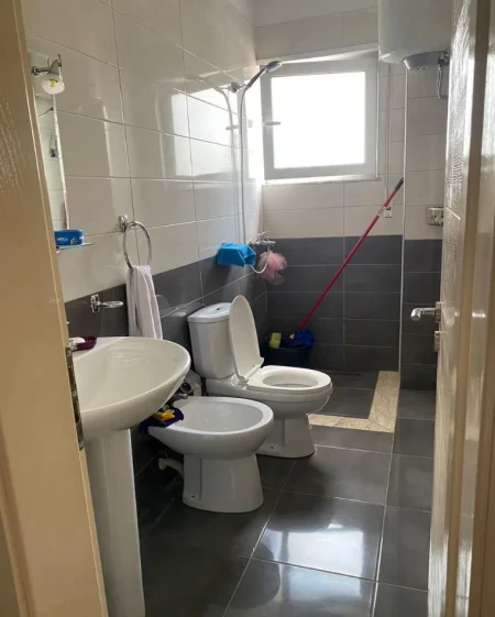 Tirane, jepet me qera apartament 1+1 Kati 7, 65 m² 450 € (5 MAJI)