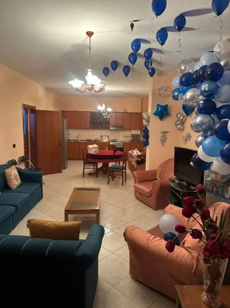 Tirane, shitet apartament 2+1 Kati 5, 136 m² 198.000 € (XHAMLLIKU)