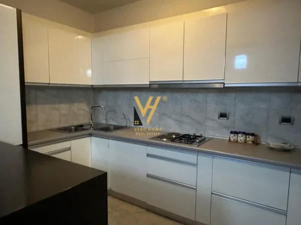 Tirane, jepet me qera apartament 2+1+Ballkon Kati 7, 102 m² 900 € (RRUGA E ELBASANIT)