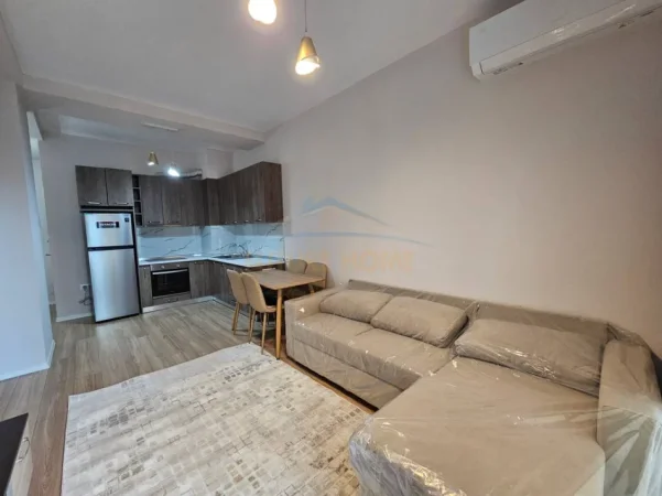 Tirane, jepet me qera apartament 1+1+Ballkon Kati 3, 63 m² 600 € (Kompleksi Kontakt)