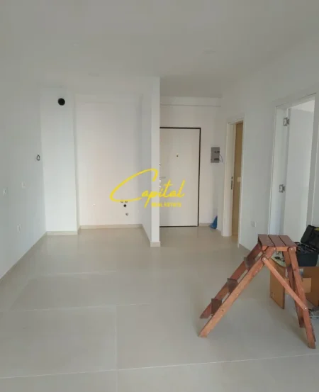 Tirane, jepet me qera zyre Kati 3, 67 m² 500 € (RRUGA KONGRESI I MANASTIRIT)