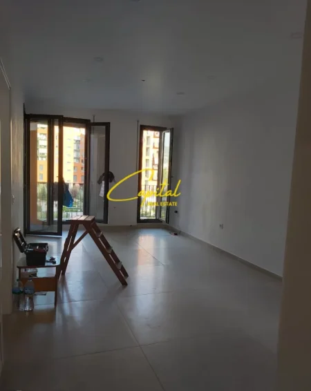 Tirane, jepet me qera zyre Kati 3, 67 m² 500 € (RRUGA KONGRESI I MANASTIRIT)