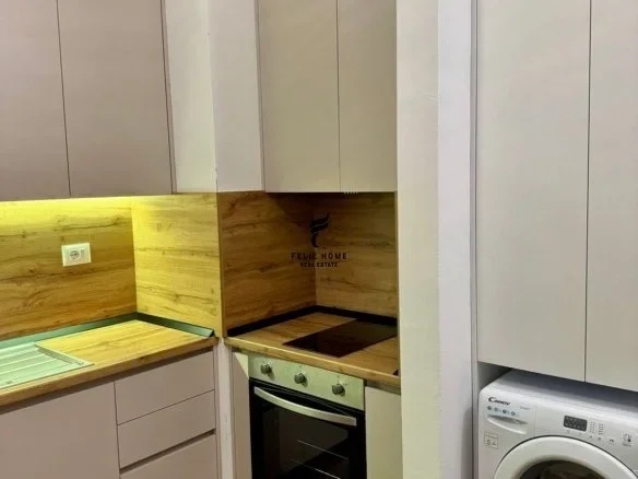 Tirane, jepet me qera apartament 1+1 Kati 6, 60 m² 400 € (ALI DEMI)