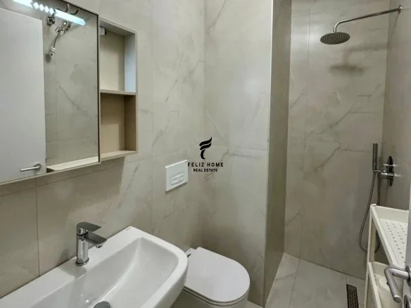 Tirane, jepet me qera apartament 1+1 Kati 6, 60 m² 400 € (ALI DEMI)