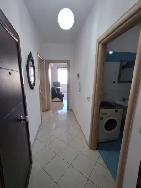 Tirane, jepet me qera apartament 1+1 Kati 8, 65 m² 360 € (Yzberisht)