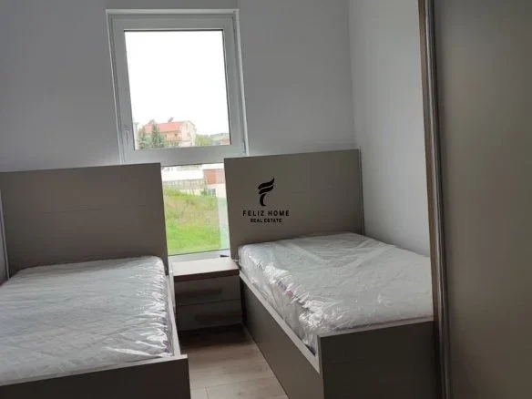 Tirane, jepet me qera apartament 2+1 Kati 4, 100 m² 500 € (ALI DEMI)