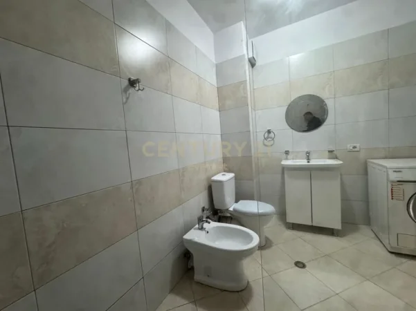 Tirane, jepet me qera apartament 2+1 Kati 2, 120 m² 1.000 € 