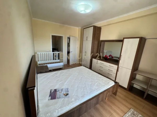 Tirane, jepet me qera apartament 2+1 Kati 2, 120 m² 1.000 € 