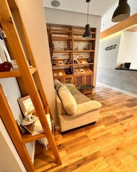 Tirane, jepet me qera ambjent biznesi Kati 1, 100 m² 1.500 € (DON BOSKO)