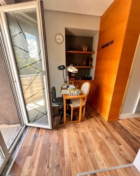 Tirane, jepet me qera ambjent biznesi Kati 1, 100 m² 1.500 € (DON BOSKO)