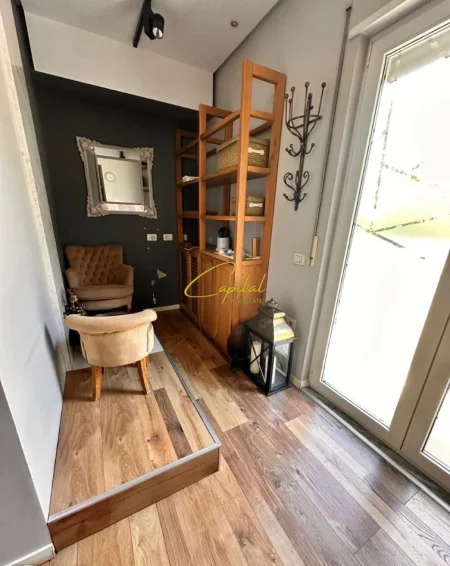 Tirane, jepet me qera ambjent biznesi Kati 1, 100 m² 1.500 € (DON BOSKO)