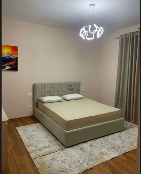 Tirane, jepet me qera apartament 2+1 Kati 2, 110 m² 550 € (FRESKU)