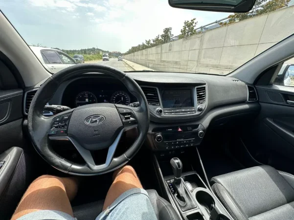 Tirane, shes SUV Hyundai Tucson Nafte, e bardhë automatik Klima 170.000 km 10.000.000 €
