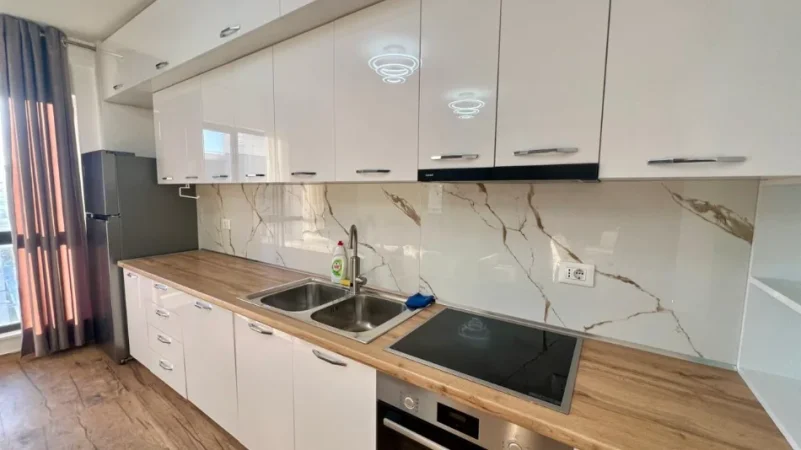 🏠Jepet me Qera: 1+1 +1 Post Parkimi 📍5 Maj (Te Rrethrrotullimi) - Pallat.V 2026 - 500€ - K.4 - 80m² - (E Pa Banuar 100% e re)🔥☄️