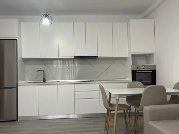 Tirane, jepet me qera apartament 3+1 Kati 2, 500 € 