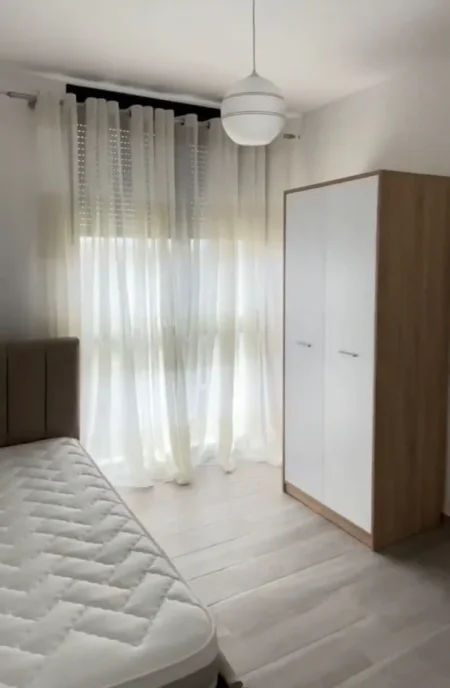 Tirane, jepet me qera apartament 3+1 Kati 2, 500 € 