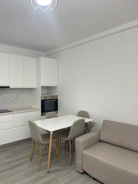 Tirane, jepet me qera apartament 3+1 Kati 2, 500 € 