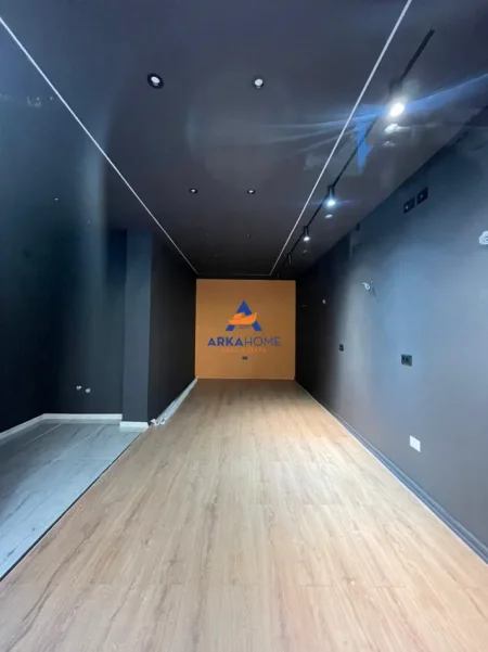 Tirane, jepet me qera ambjent biznesi Kati 0, 35 m² 524 € 