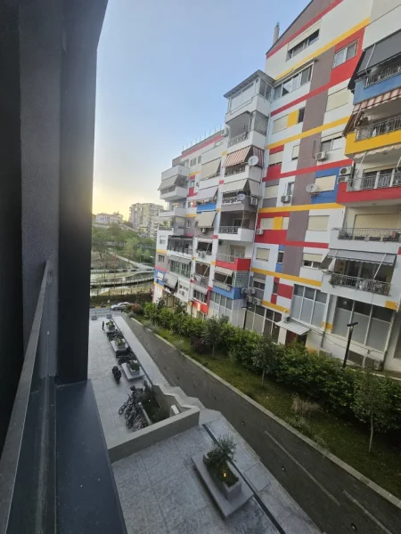 Tirane, jepet me qera nga Pronari, pa-komision apartament 2+1+Ballkon Kati 4, 110 m² 1.000 €
