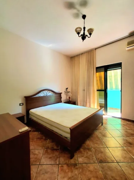 Tirane, jepet me qera apartament 2+1 Kati 2, 100 m² 600 € (RRUGA E DURRESIT)