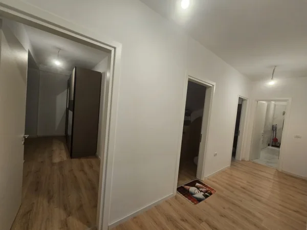 Tirane, jepet me qera nga Pronari, pa-komision apartament 2+1+Ballkon Kati 4, 110 m² 1.000 €