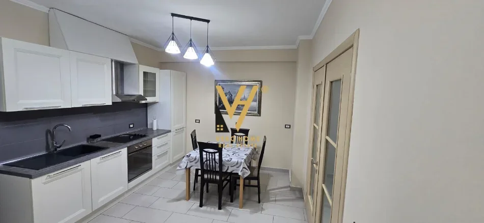 Tirane, jepet me qera apartament 2+1+Ballkon Kati 5, 95 m² 550 € (ASTIR)